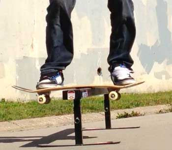 skateboard backside boardslide